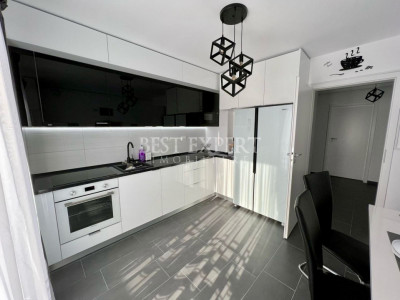Apartament 4 camere mobilat, utilat si cu Parcare acoperita/Geam Baie