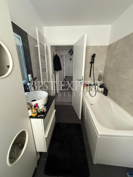 Apartament 5 camere mobilat, utilat si cu Parcare acoperita/Geam Baie