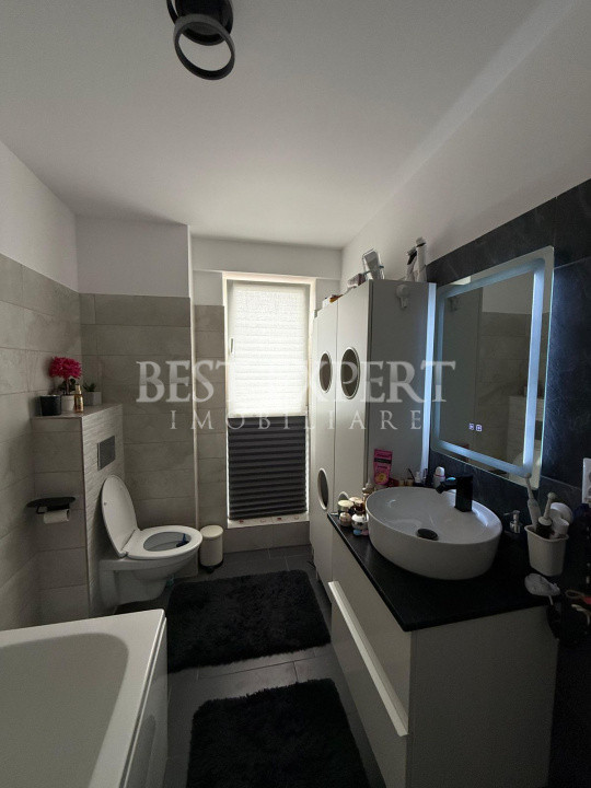 Apartament 5 camere mobilat, utilat si cu Parcare acoperita/Geam Baie