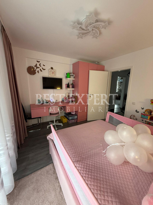 Apartament 5 camere mobilat, utilat si cu Parcare acoperita/Geam Baie