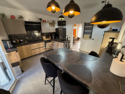 Casă tip duplex elegantă și complet utilată/ confort, rafinament și liniște