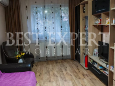 Apartament 4 camere  cu geam la baie, bloc reabilitat