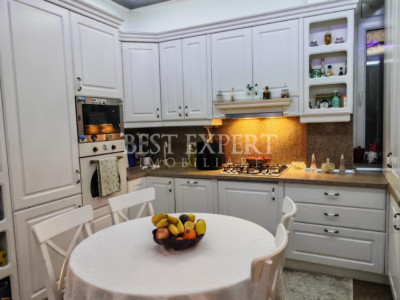 Proprietate Unică Ultracentral | 2 Apartamente pe Etaj | Garaj +Parte subsol