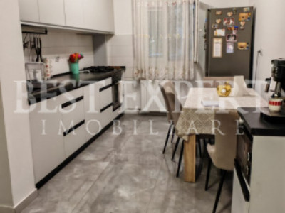 Apartament 4 camere  cu geam la baie, bloc reabilitat